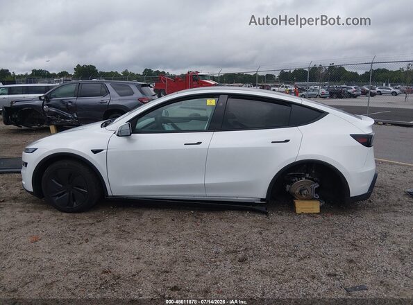 7SAYGDED1TF626280 2026 TESLA MODEL Y White Widok wnętrza z tyłu