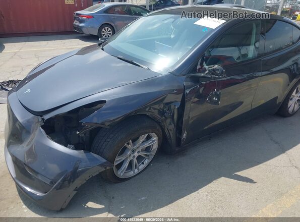 7SAYGDED2RF050630 2024 TESLA MODEL Y Gray Դիմացի տեսք
