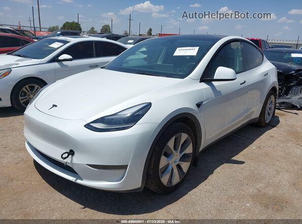 7SAYGDED2RF087175 2024 TESLA MODEL Y White Առջևի ձախ երեք քառորդ տեսարան