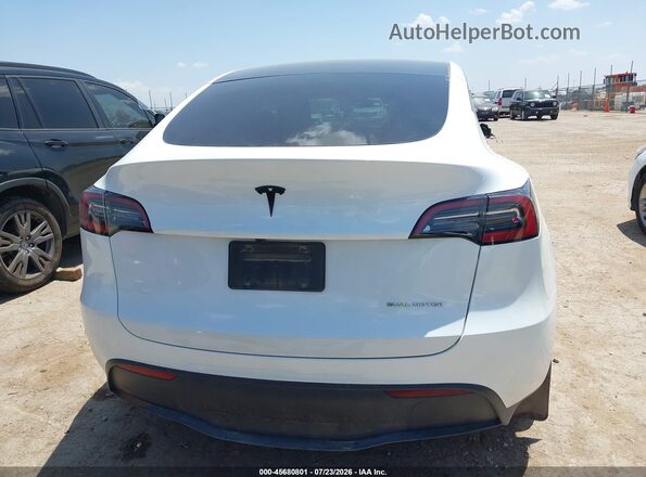 7SAYGDED2RF087175 2024 TESLA MODEL Y White 