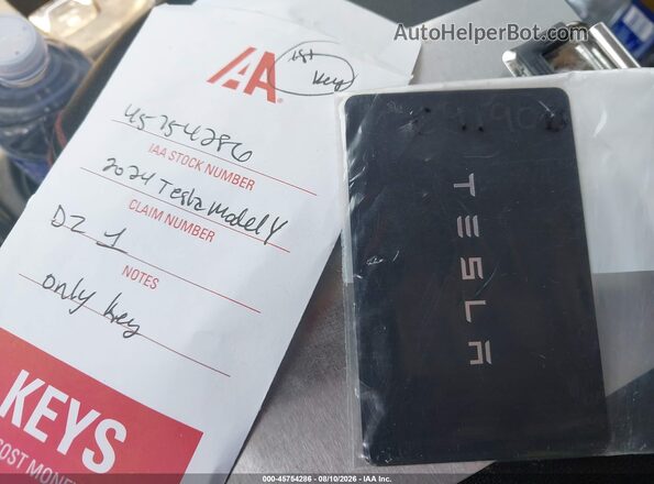7SAYGDED2RF091906 2024 TESLA MODEL Y Серый Вид панели приборов