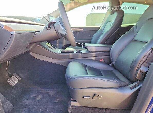7SAYGDED2RF155667 2024 TESLA MODEL Blue Widok wnętrza z przodu