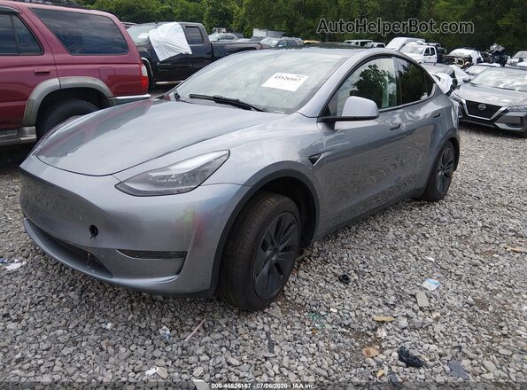 7SAYGDED2SA372543 2025 TESLA MODEL Y Серебряный Передняя левая четверть