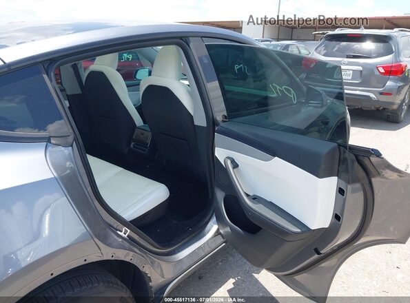 7SAYGDED2TA469095 2026 TESLA MODEL Y Gray VIN կոդի պիտակի տեսք