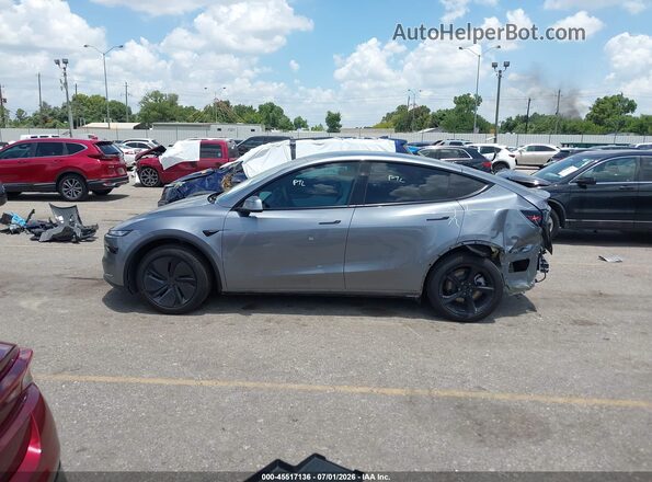 7SAYGDED2TA469095 2026 TESLA MODEL Y Gray Սալոնի հետևի տեսք