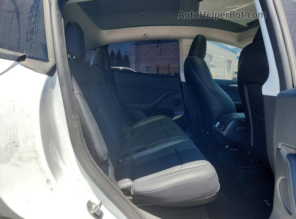 7SAYGDED3RF047901 2024 TESLA MODEL White უკანა სავარძლების ხედი