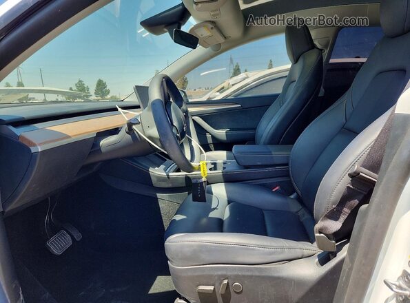 7SAYGDED3RF047901 2024 TESLA MODEL White წინა სალონის ხედი