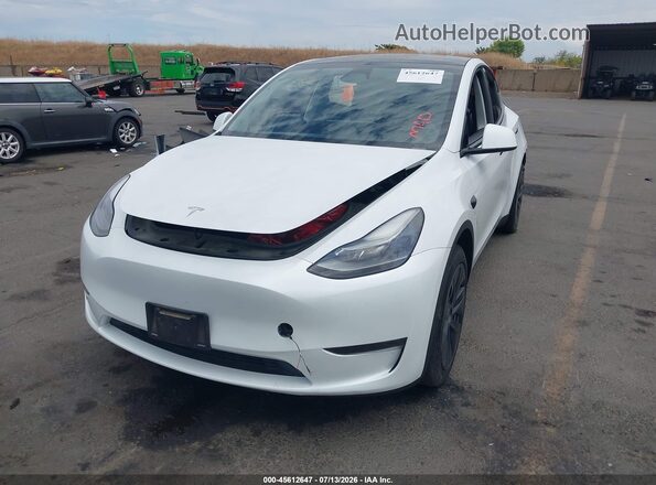 7SAYGDED3RF117932 2024 TESLA MODEL Y White წინა მარცხენა ხედი სამი მეოთხედიდან