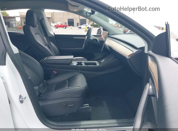7SAYGDED3RF117932 2024 TESLA MODEL Y White წინა სალონის ხედი