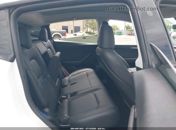 7SAYGDED3RF117932 2024 TESLA MODEL Y White VIN კოდის სტიკერის ხედი