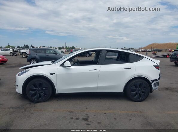 7SAYGDED3RF117932 2024 TESLA MODEL Y White უკანა სალონის ხედი