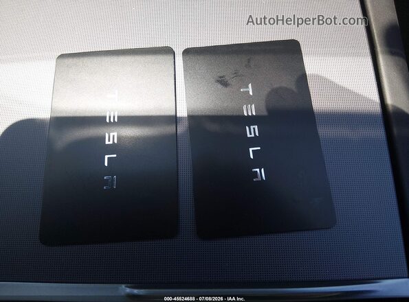 7SAYGDED3TA676191 2026 TESLA MODEL Y Красный Вид панели приборов