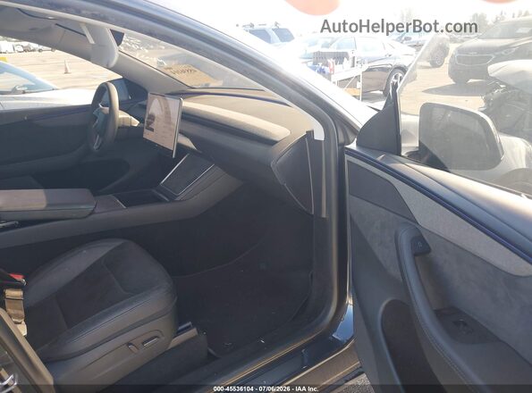 7SAYGDED3TF524916 2026 TESLA MODEL Y Серый Вид салона спереди