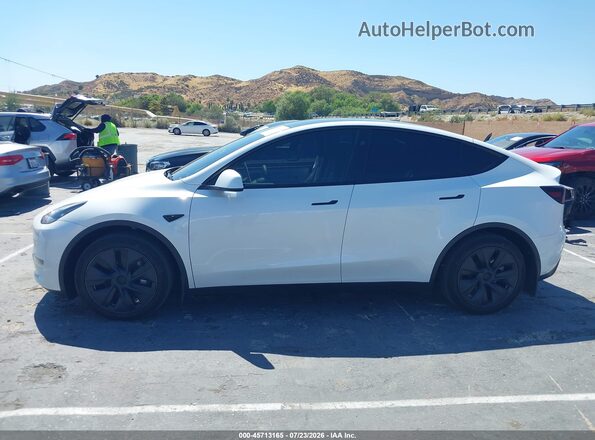 7SAYGDED5RF105281 2024 TESLA MODEL Y White 