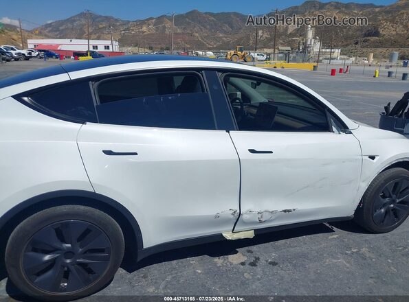 7SAYGDED5RF105281 2024 TESLA MODEL Y White 