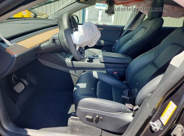 7SAYGDED5SA372181 2025 TESLA MODEL Gray Widok wnętrza z przodu