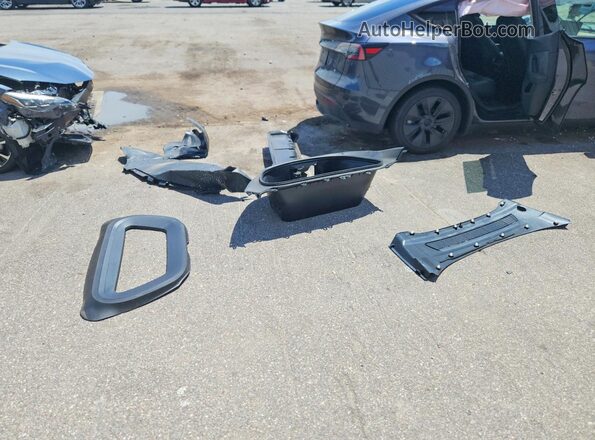 7SAYGDED5SA372181 2025 TESLA MODEL Gray Widok komory silnika