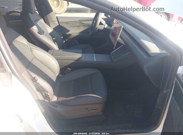 7SAYGDED5TA647663 2026 TESLA MODEL Y White წინა სალონის ხედი