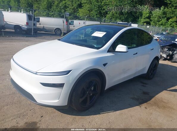 7SAYGDED5TA647663 2026 TESLA MODEL Y White წინა მარცხენა ხედი სამი მეოთხედიდან