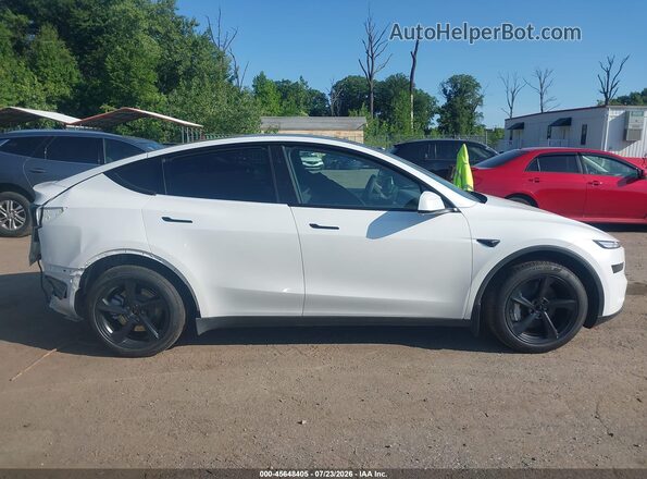 7SAYGDED5TA647663 2026 TESLA MODEL Y White სალონის 360-გრადუსიანი ხედი