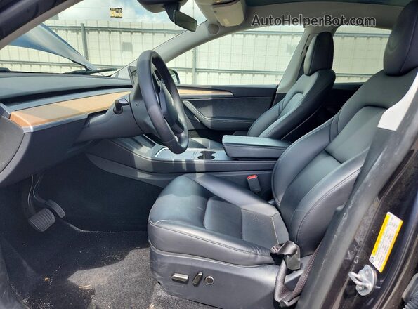 7SAYGDED6RA304109 2024 TESLA MODEL Gray Widok wnętrza z przodu