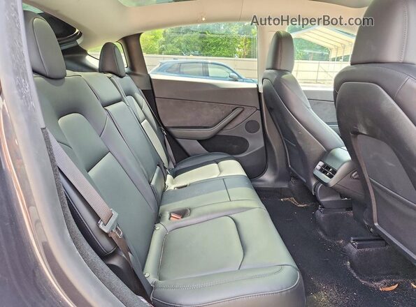 7SAYGDED6RA304109 2024 TESLA MODEL Gray Widok tylnych siedzeń