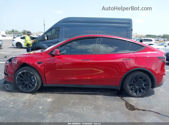 7SAYGDED6RF155977 2024 TESLA MODEL Y Красный Вид задней части салона