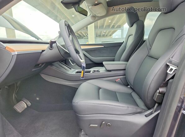 7SAYGDED7RA329696 2024 TESLA MODEL Gray Widok wnętrza z przodu