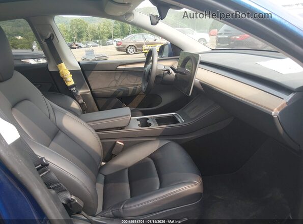 7SAYGDED7RF017154 2024 TESLA MODEL Y Blue Вид салону спереду