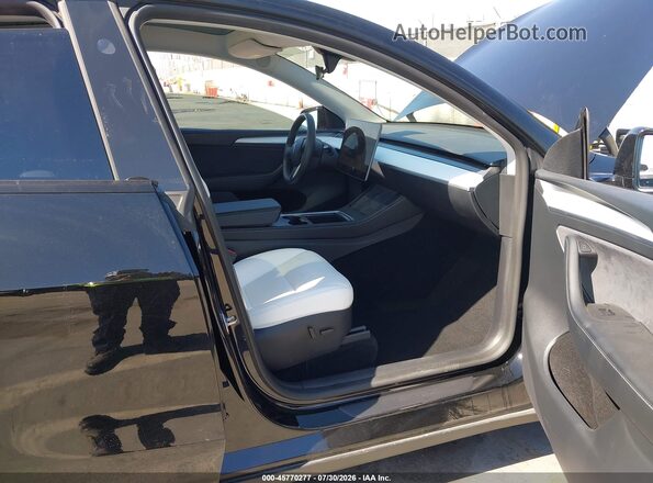 7SAYGDED7SF231017 2025 TESLA MODEL Y Black Widok wnętrza z przodu