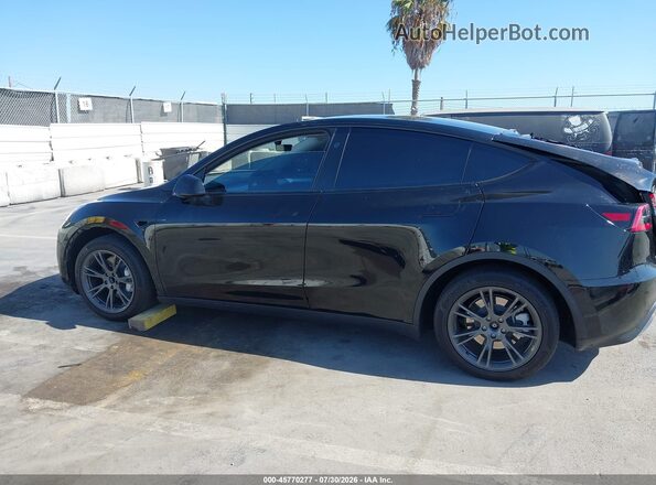 7SAYGDED7SF231017 2025 TESLA MODEL Y Black Widok wnętrza 360 stopni