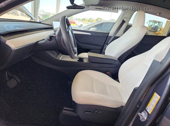 7SAYGDED8PF942104 2023 TESLA MODEL Серый Вид салона спереди
