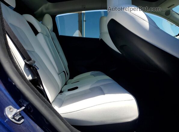 7SAYGDED8RF153681 2024 TESLA MODEL Blue Widok tylnych siedzeń