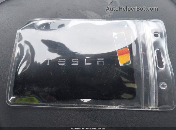 7SAYGDED8RF206301 2024 TESLA MODEL Y Navy Vista del salpicadero