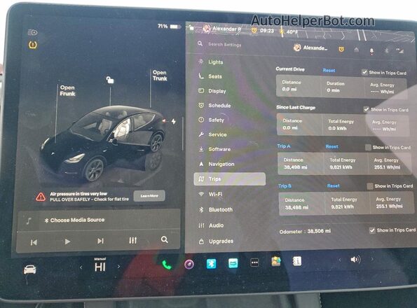 7SAYGDED8RF230355 2024 TESLA MODEL Black ხელსაწყოთა პანელის ხედი