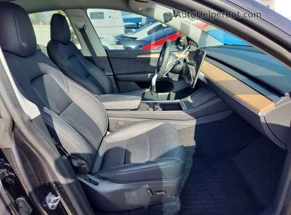 7SAYGDED8SA379125 2025 TESLA MODEL Серый Вид салона спереди