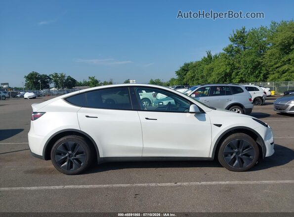7SAYGDED8SF226134 2025 TESLA MODEL Y White Vista del cuadro de instrumentos