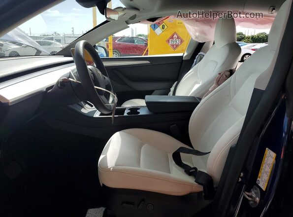 7SAYGDED8SF234606 2025 TESLA MODEL Blue Front interior view
