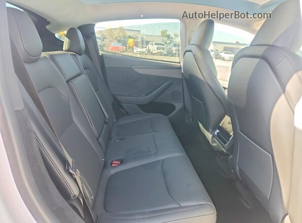 7SAYGDED8TA493353 2026 TESLA MODEL White Вид задніх сидінь