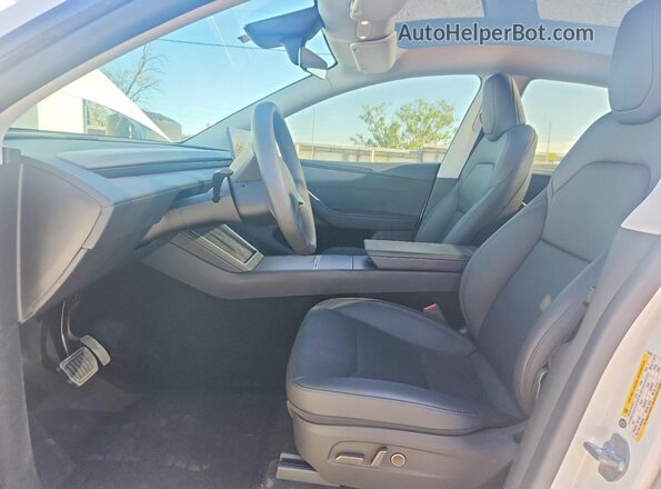 7SAYGDED8TA493353 2026 TESLA MODEL White Вид салону спереду