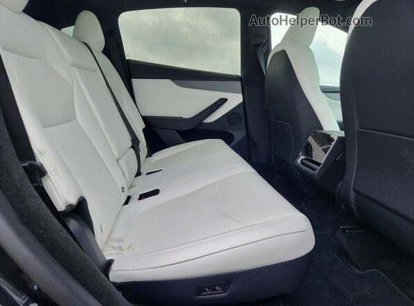 7SAYGDED8TA684593 2026 TESLA MODEL Gray Vista interior trasera