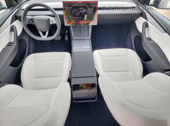 7SAYGDED8TA684593 2026 TESLA MODEL Gray Vista del salpicadero