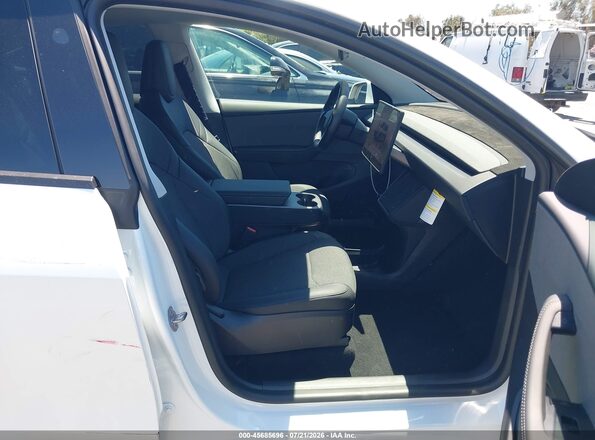 7SAYGDED8TA705815 2026 TESLA MODEL Y White წინა სალონის ხედი