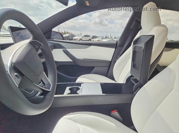 7SAYGDED8TF613722 2026 TESLA MODEL Red Widok wnętrza z przodu
