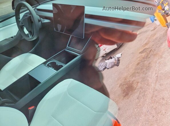 7SAYGDED8TF613722 2026 TESLA MODEL Red Widok deski rozdzielczej
