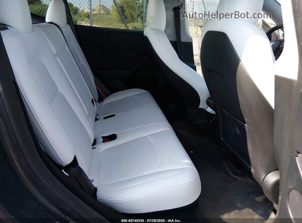 7SAYGDED9PF948106 2023 TESLA MODEL Y Gray VIN կոդի պիտակի տեսք