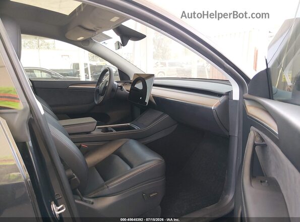 7SAYGDED9SF215319 2025 TESLA MODEL Y Black Вид салону спереду