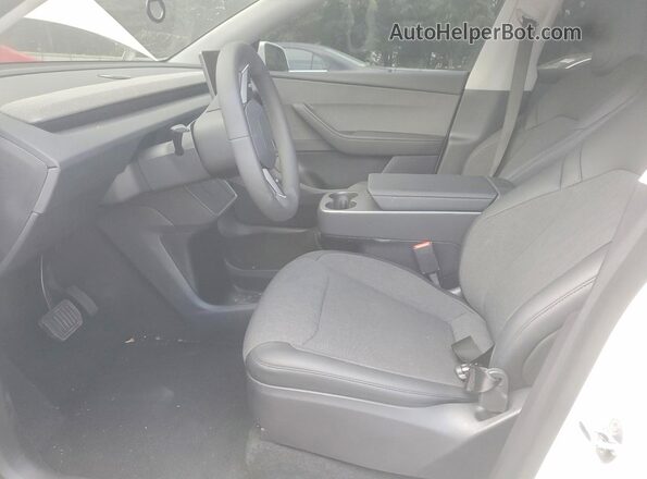 7SAYGDED9TA585846 2026 TESLA OTHER Белый Вид салона спереди