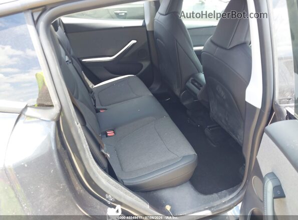 7SAYGDED9TA587032 2026 TESLA MODEL Y Gray VIN sticker view