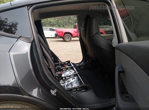 7SAYGDED9TA590951 2026 TESLA MODEL Y Gray VIN կոդի պիտակի տեսք